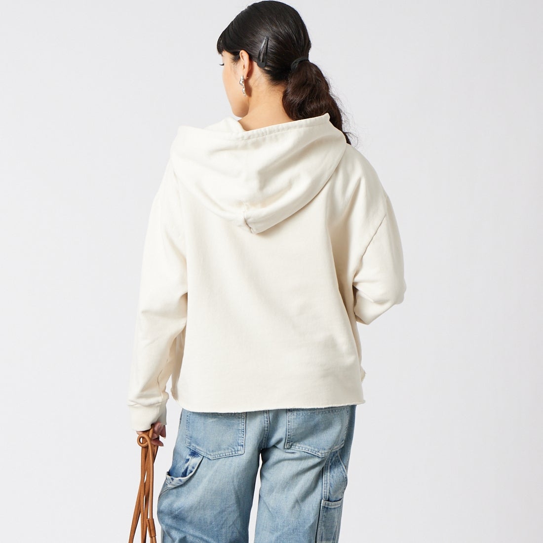 MM6 Maison Margiela [エムエムシックス メゾン マルジェラ] コットンスウェットフーディ [S52GU0235-M25025] 103 ECRU &&モデル身長：162cm 着用サイズ：M&&