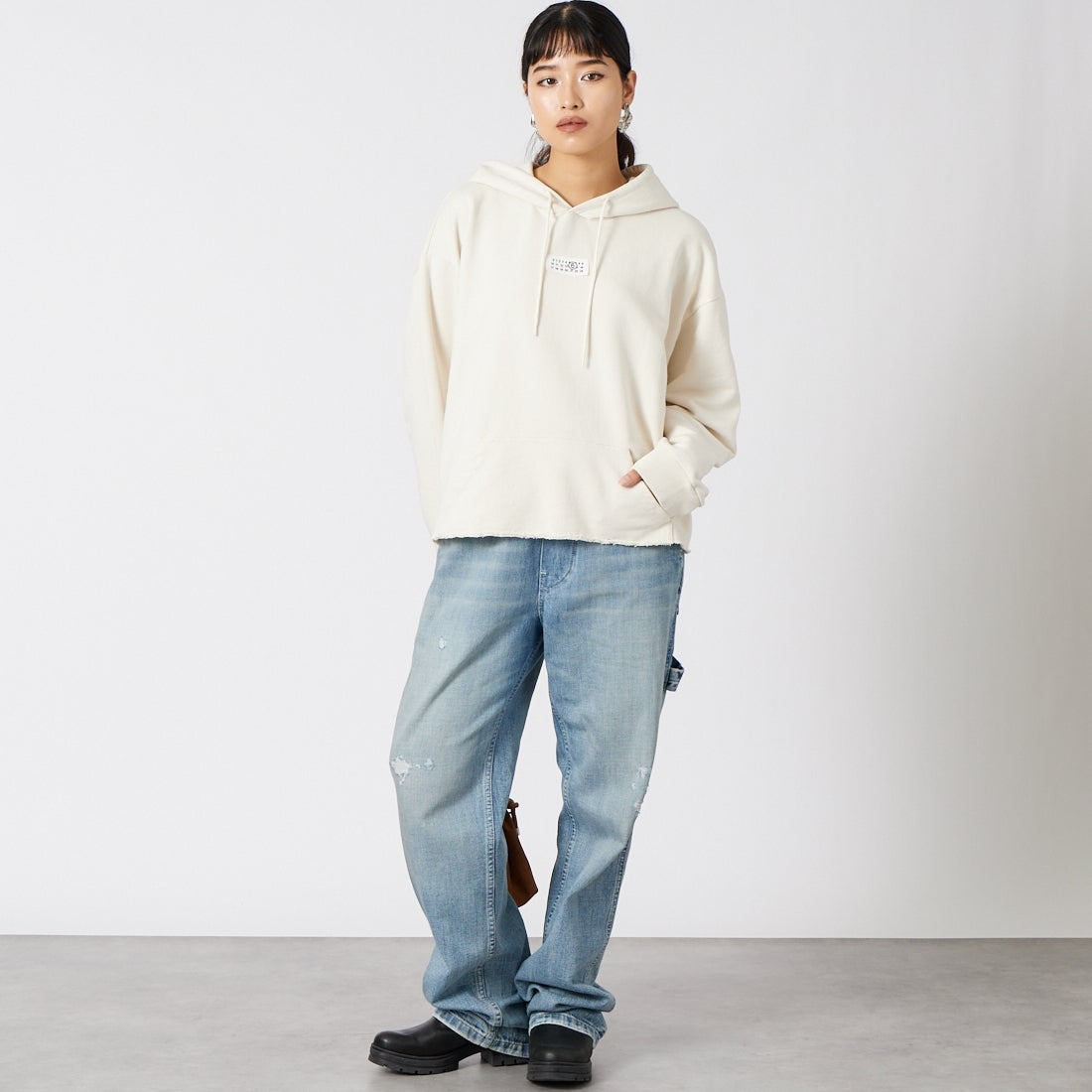 MM6 Maison Margiela [エムエムシックス メゾン マルジェラ] コットンスウェットフーディ [S52GU0235-M25025] 103 ECRU &&モデル身長：162cm 着用サイズ：M&&