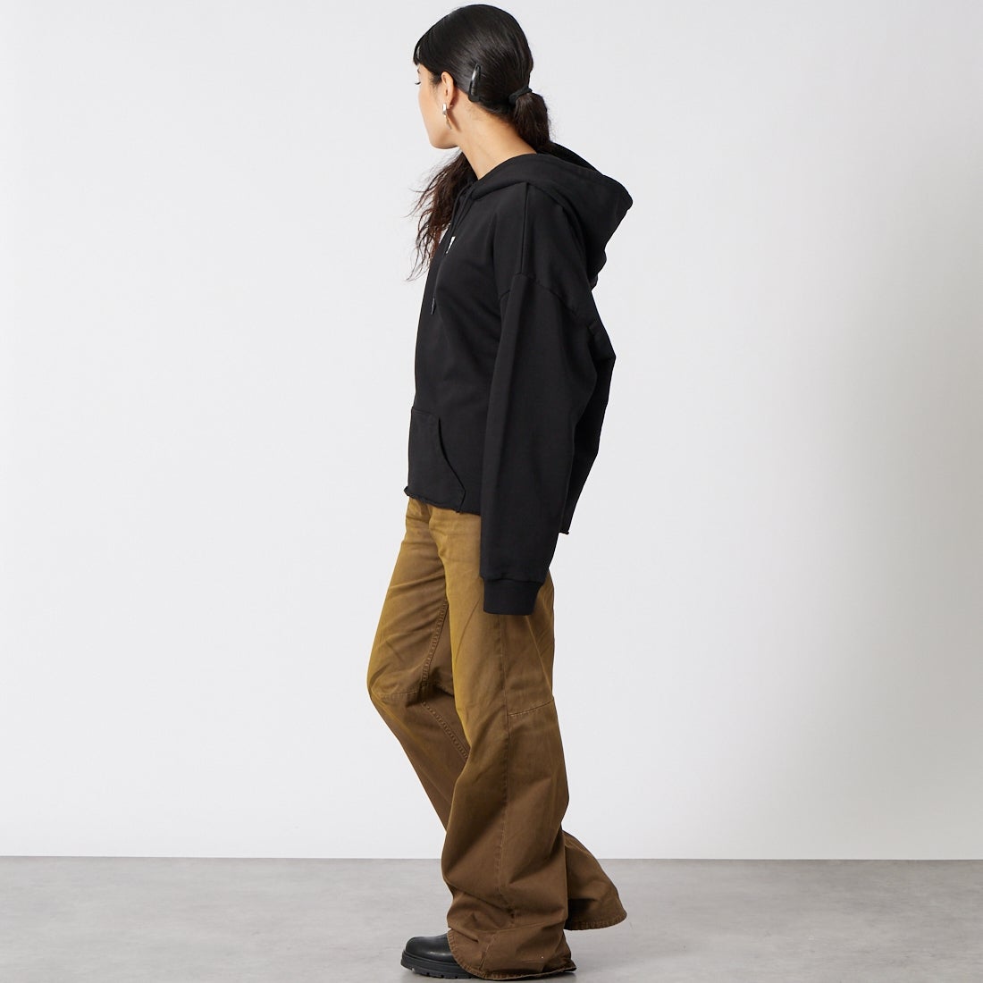 MM6 Maison Margiela [エムエムシックス メゾン マルジェラ] コットンスウェットフーディ [S52GU0235-M25025] 900 BLACK &&モデル身長：162cm 着用サイズ：M&&