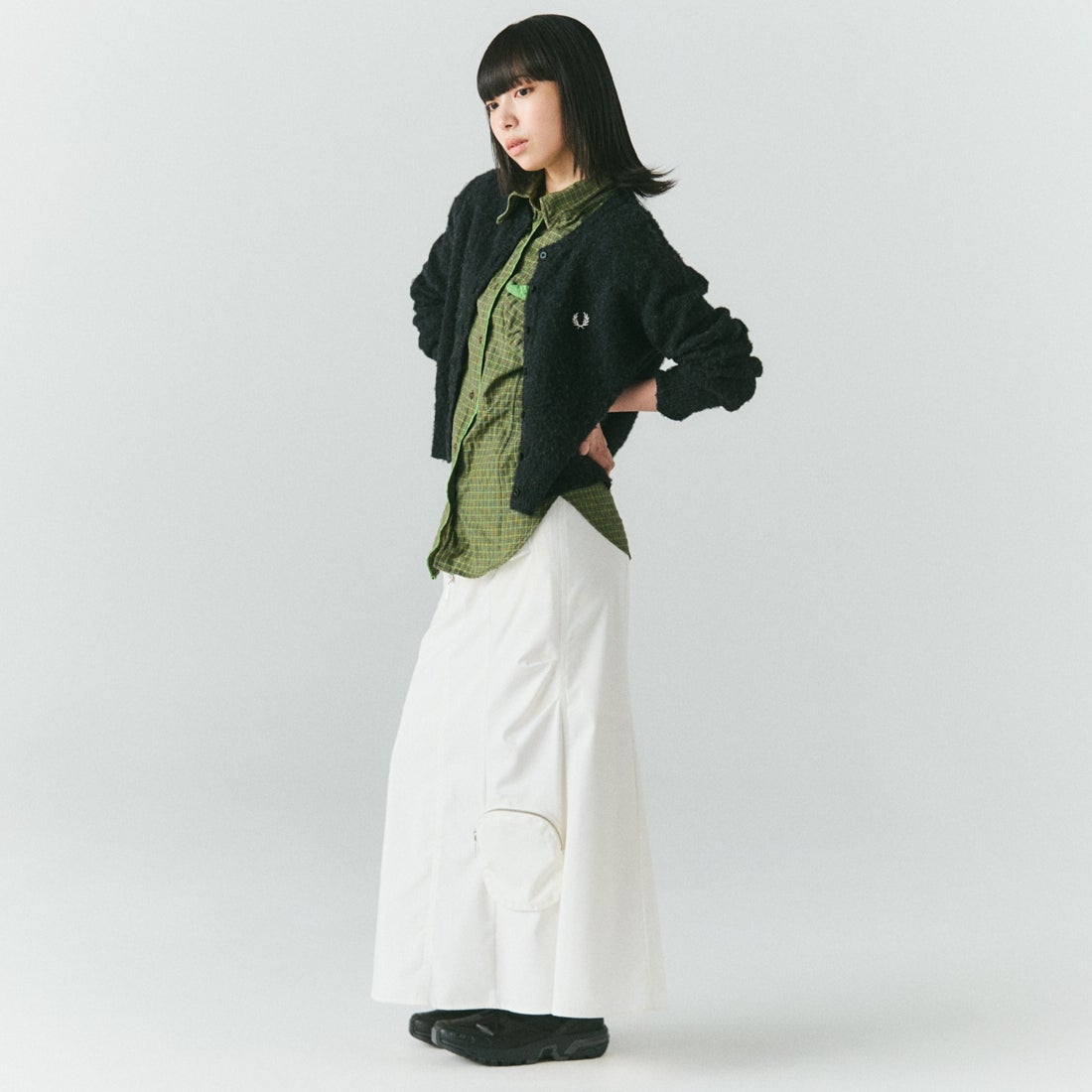 FRED PERRY [フレッドペリー] 別注 ワンポイントロゴ刺繍 クロップド丈シャギーニットカーディガン [FPW-26A-008-JF] CHARCOAL