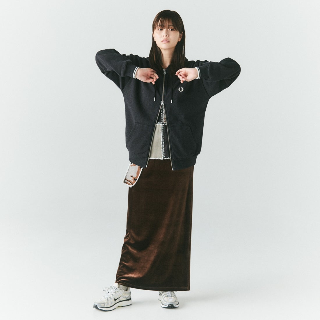 FRED PERRY [フレッドペリー] 別注 フードロゴ刺繍スウェットジップパーカー [FPM-26A-011JF] CHARCOAL M