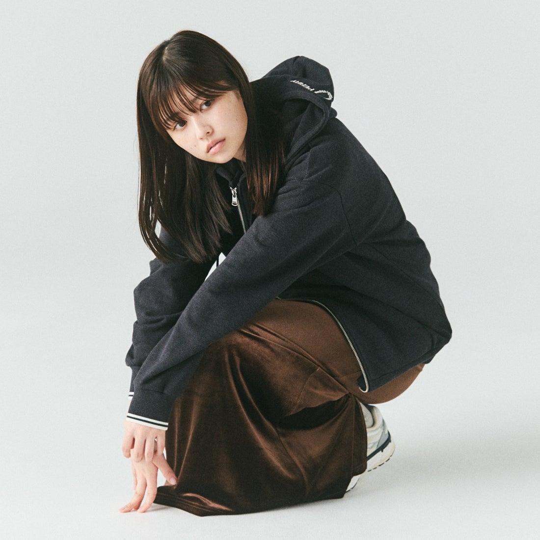 FRED PERRY [フレッドペリー] 別注 フードロゴ刺繍スウェットジップパーカー [FPM-26A-011JF] CHARCOAL M