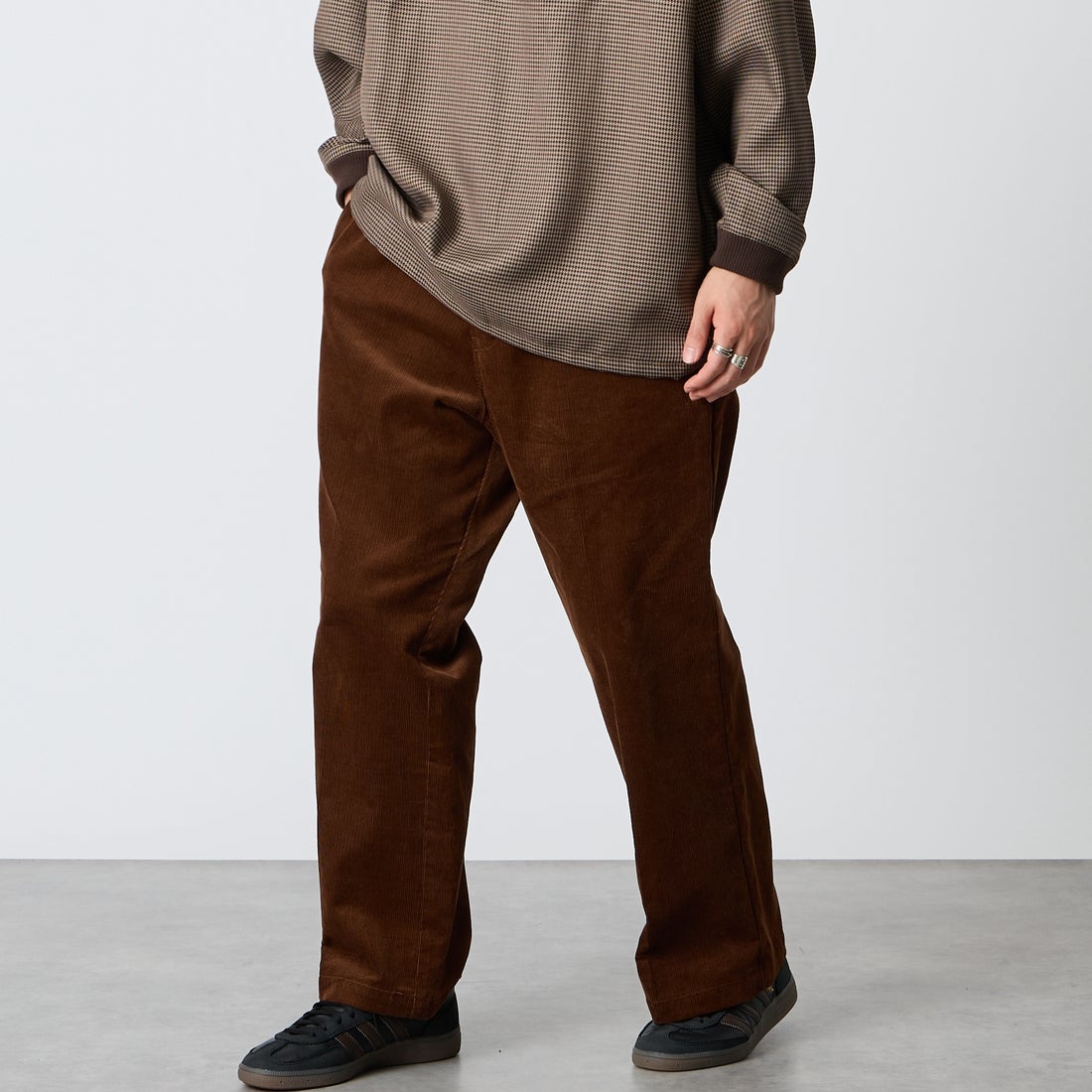 BROWN&&モデル身長：177cm 着用サイズ：L&&