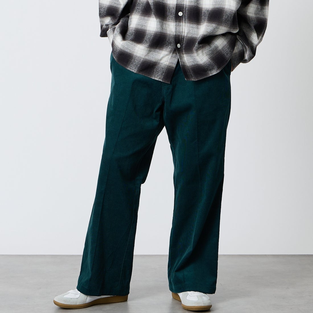 Dickies [ディッキーズ] 別注 コーデュロイグランパパンツ [263M401IN01-JF] D.GREEN &&モデル身長：177cm 着用サイズ：L&&