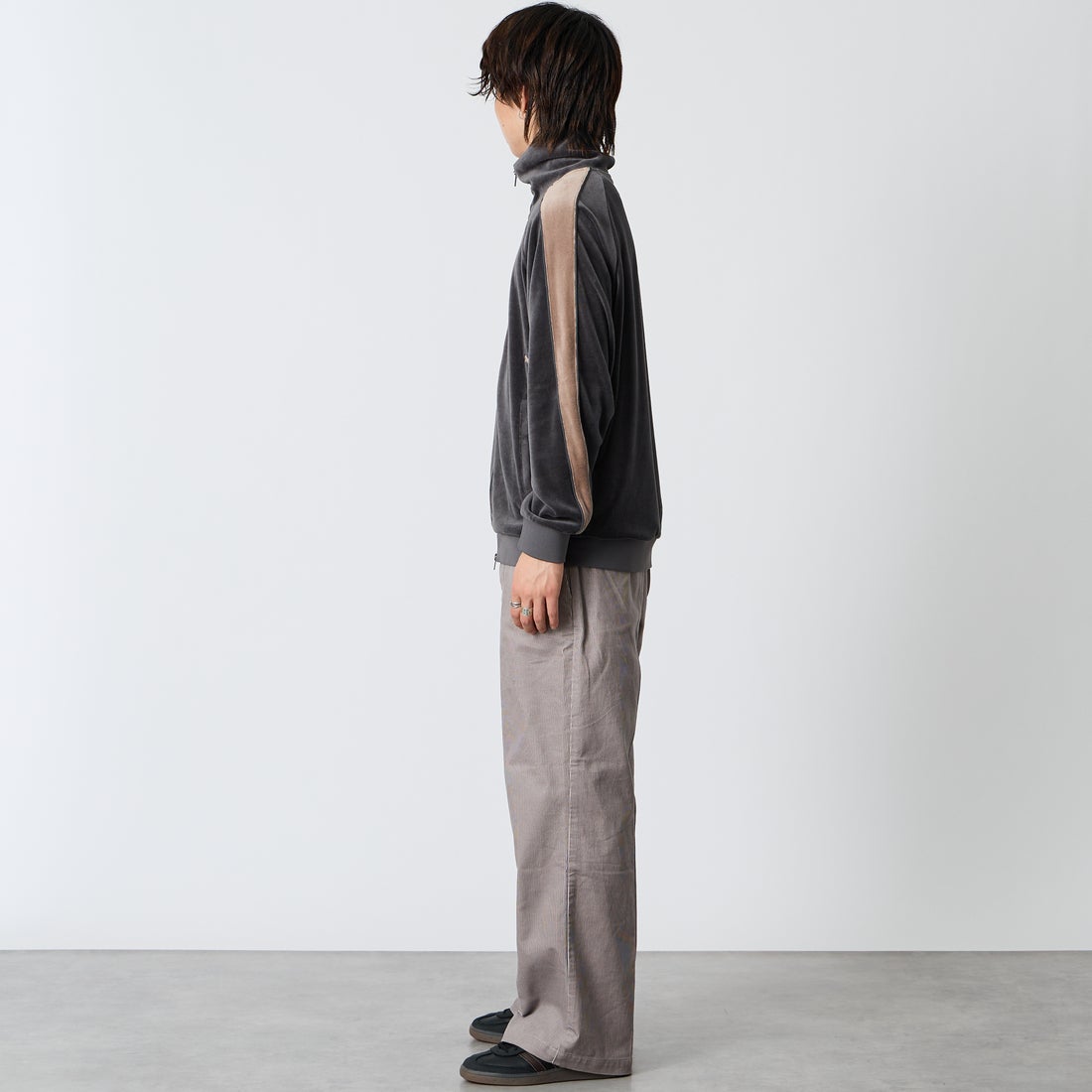 Dickies [ディッキーズ] 別注 コーデュロイグランパパンツ [263M401IN01-JF] L.GREY &&モデル身長：177cm 着用サイズ：L&&