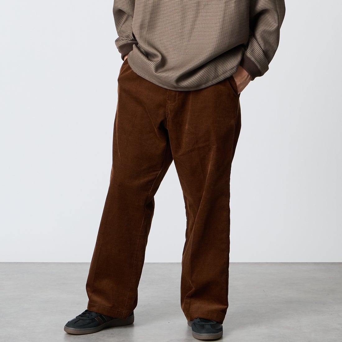 Dickies [ディッキーズ] 別注 コーデュロイグランパパンツ [263M401IN01-JF] BROWN &&モデル身長：177cm 着用サイズ：L&&