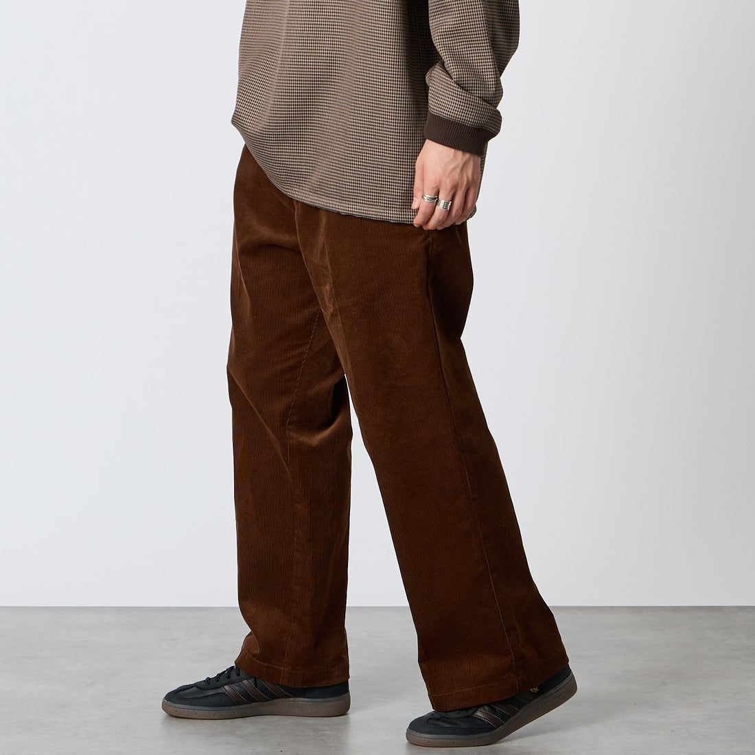 Dickies [ディッキーズ] 別注 コーデュロイグランパパンツ [263M401IN01-JF] BROWN &&モデル身長：177cm 着用サイズ：L&&