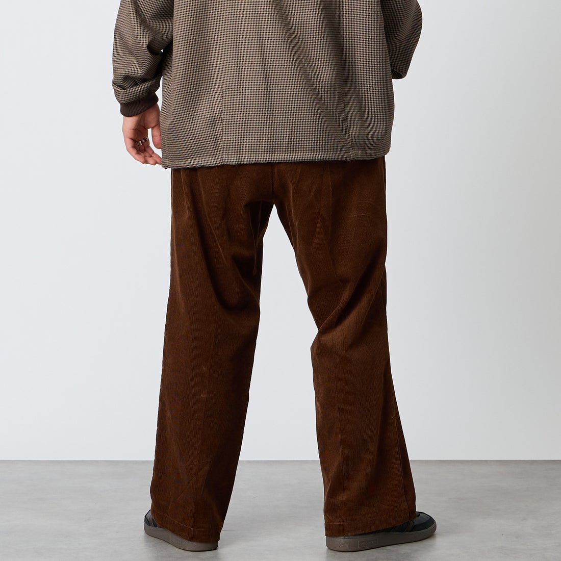 Dickies [ディッキーズ] 別注 コーデュロイグランパパンツ [263M401IN01-JF] BROWN &&モデル身長：177cm 着用サイズ：L&&