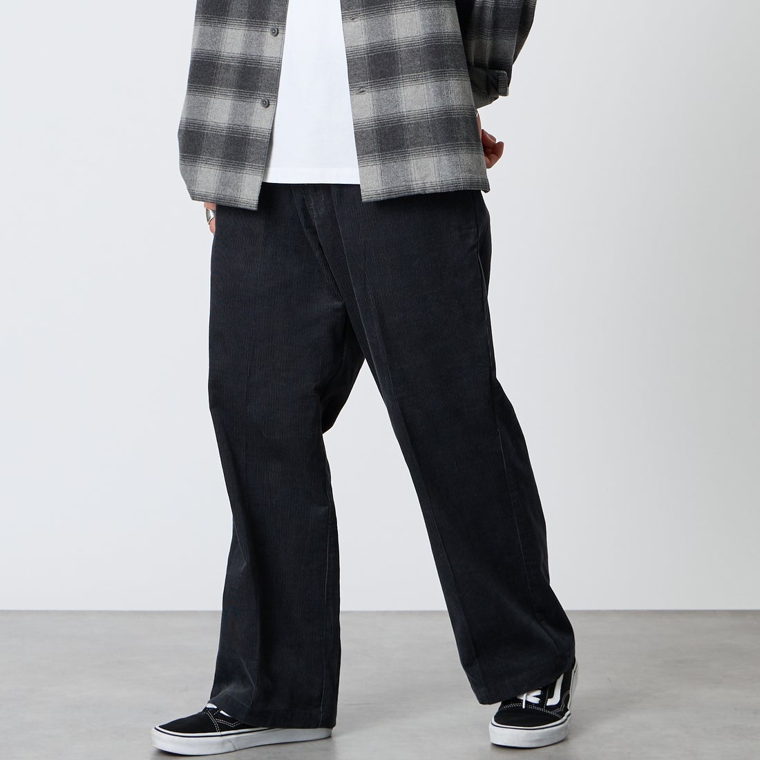 Dickies [ディッキーズ] 別注 コーデュロイグランパパンツ [263M401IN01-JF] GREY &&モデル身長：177cm 着用サイズ：L&&