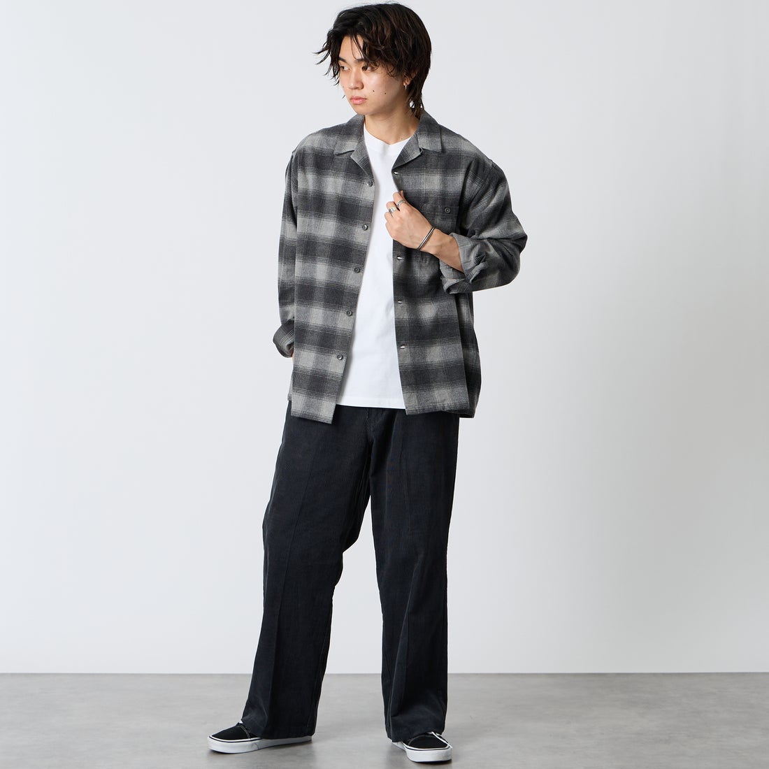Dickies [ディッキーズ] 別注 コーデュロイグランパパンツ [263M401IN01-JF] GREY &&モデル身長：177cm 着用サイズ：L&&