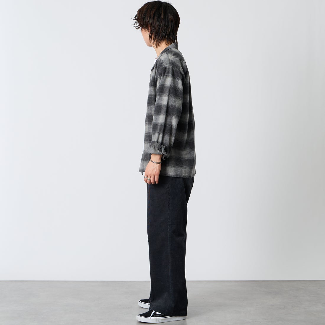 Dickies [ディッキーズ] 別注 コーデュロイグランパパンツ [263M401IN01-JF] GREY &&モデル身長：177cm 着用サイズ：L&&