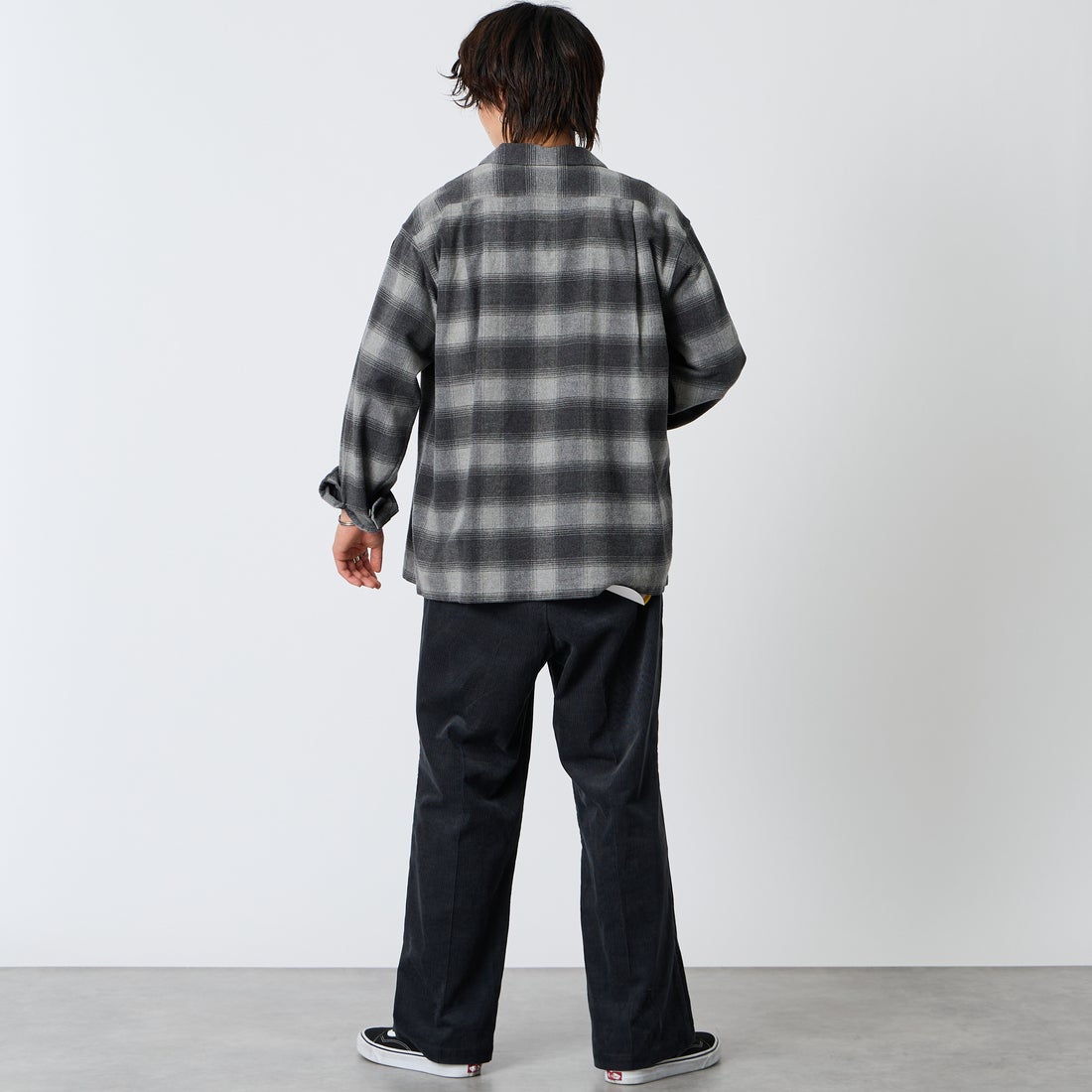 Dickies [ディッキーズ] 別注 コーデュロイグランパパンツ [263M401IN01-JF] GREY &&モデル身長：177cm 着用サイズ：L&&