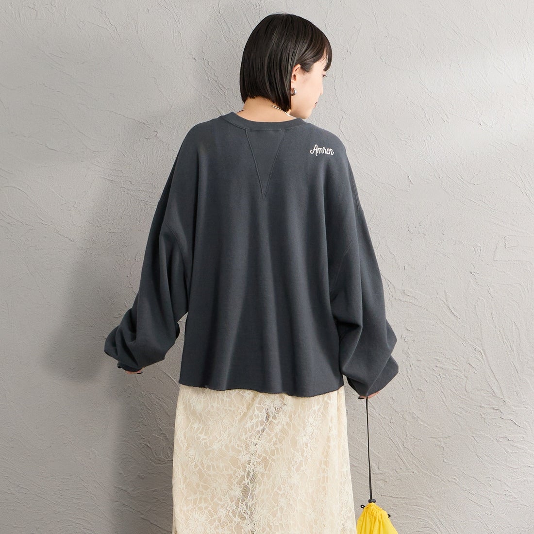 Americana × JEANS FACTORY [アメリカーナ × ジーンズファクトリー] 別注 カレッジロゴプリント カットオフスウェット [ASO-899-1-JF] ｽﾐｸﾛ &&モデル身長：150cm 着用サイズ：ONE SIZE&&