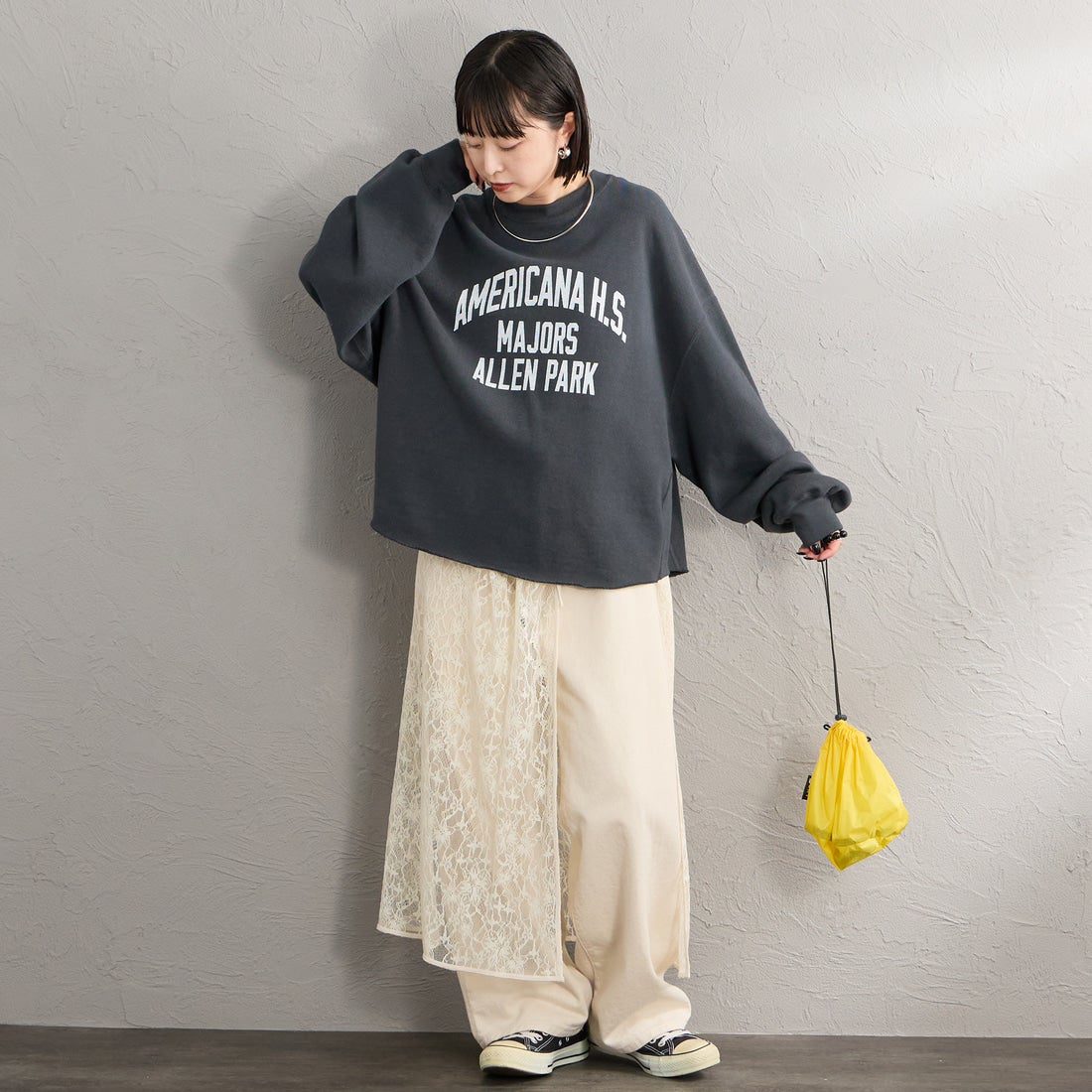 Americana × JEANS FACTORY [アメリカーナ × ジーンズファクトリー] 別注 カレッジロゴプリント カットオフスウェット [ASO-899-1-JF] ｽﾐｸﾛ &&モデル身長：150cm 着用サイズ：ONE SIZE&&