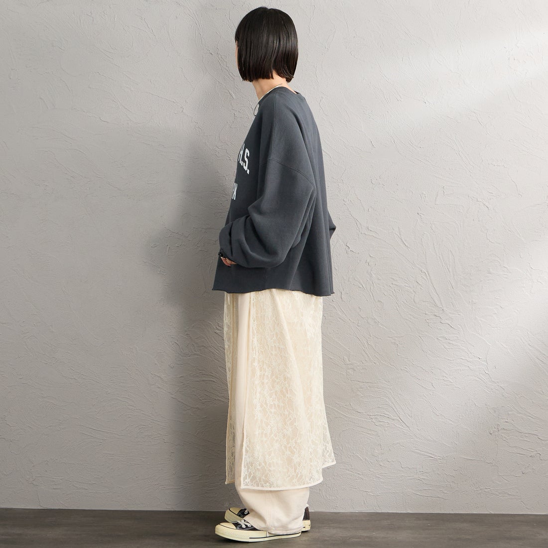 Americana × JEANS FACTORY [アメリカーナ × ジーンズファクトリー] 別注 カレッジロゴプリント カットオフスウェット [ASO-899-1-JF] ｽﾐｸﾛ &&モデル身長：150cm 着用サイズ：ONE SIZE&&