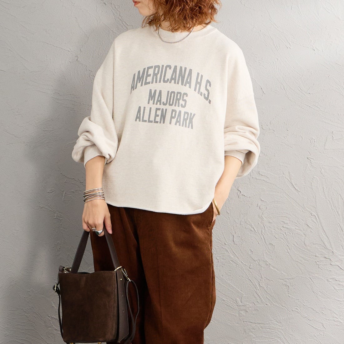 Americana × JEANS FACTORY [アメリカーナ × ジーンズファクトリー] 別注 カレッジロゴプリント カットオフスウェット [ASO-899-1-JF] ｵｰﾄﾐｰﾙ &&モデル身長：158cm 着用サイズ：ONE SIZE&&