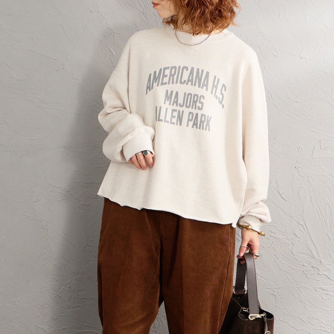 Americana × JEANS FACTORY [アメリカーナ × ジーンズファクトリー] 別注 カレッジロゴプリント カットオフスウェット [ASO-899-1-JF] ｵｰﾄﾐｰﾙ &&モデル身長：158cm 着用サイズ：ONE SIZE&&