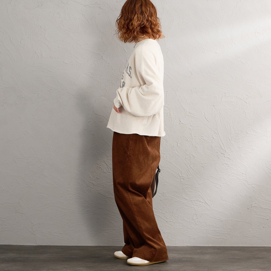 Americana × JEANS FACTORY [アメリカーナ × ジーンズファクトリー] 別注 カレッジロゴプリント カットオフスウェット [ASO-899-1-JF] ｵｰﾄﾐｰﾙ &&モデル身長：158cm 着用サイズ：ONE SIZE&&