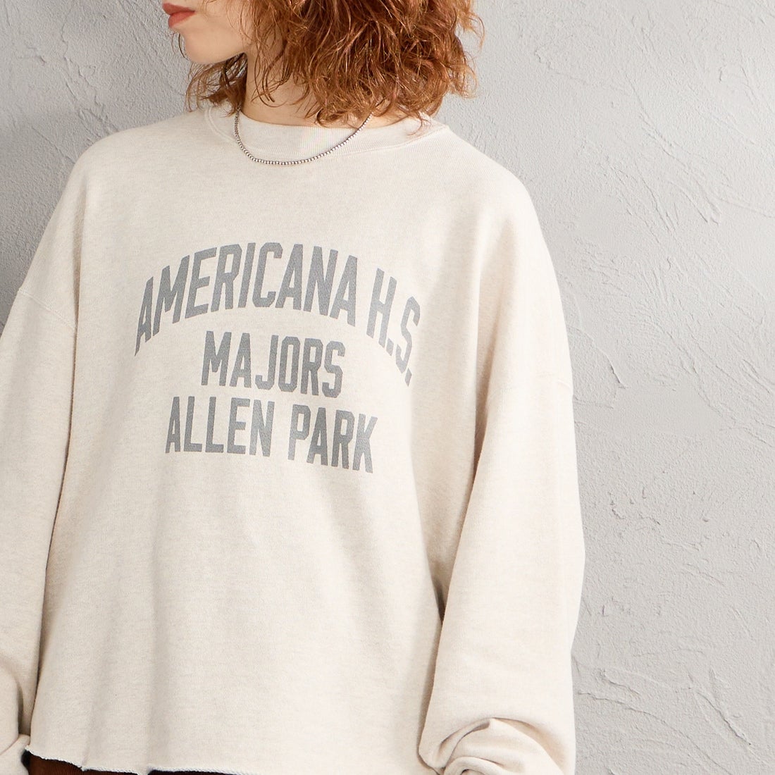 Americana × JEANS FACTORY [アメリカーナ × ジーンズファクトリー] 別注 カレッジロゴプリント カットオフスウェット [ASO-899-1-JF] ｵｰﾄﾐｰﾙ &&モデル身長：158cm 着用サイズ：ONE SIZE&&