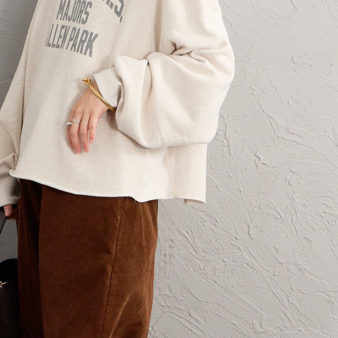 Americana × JEANS FACTORY [アメリカーナ × ジーンズファクトリー] 別注 カレッジロゴプリント カットオフスウェット [ASO-899-1-JF] ｵｰﾄﾐｰﾙ &&モデル身長：158cm 着用サイズ：ONE SIZE&&