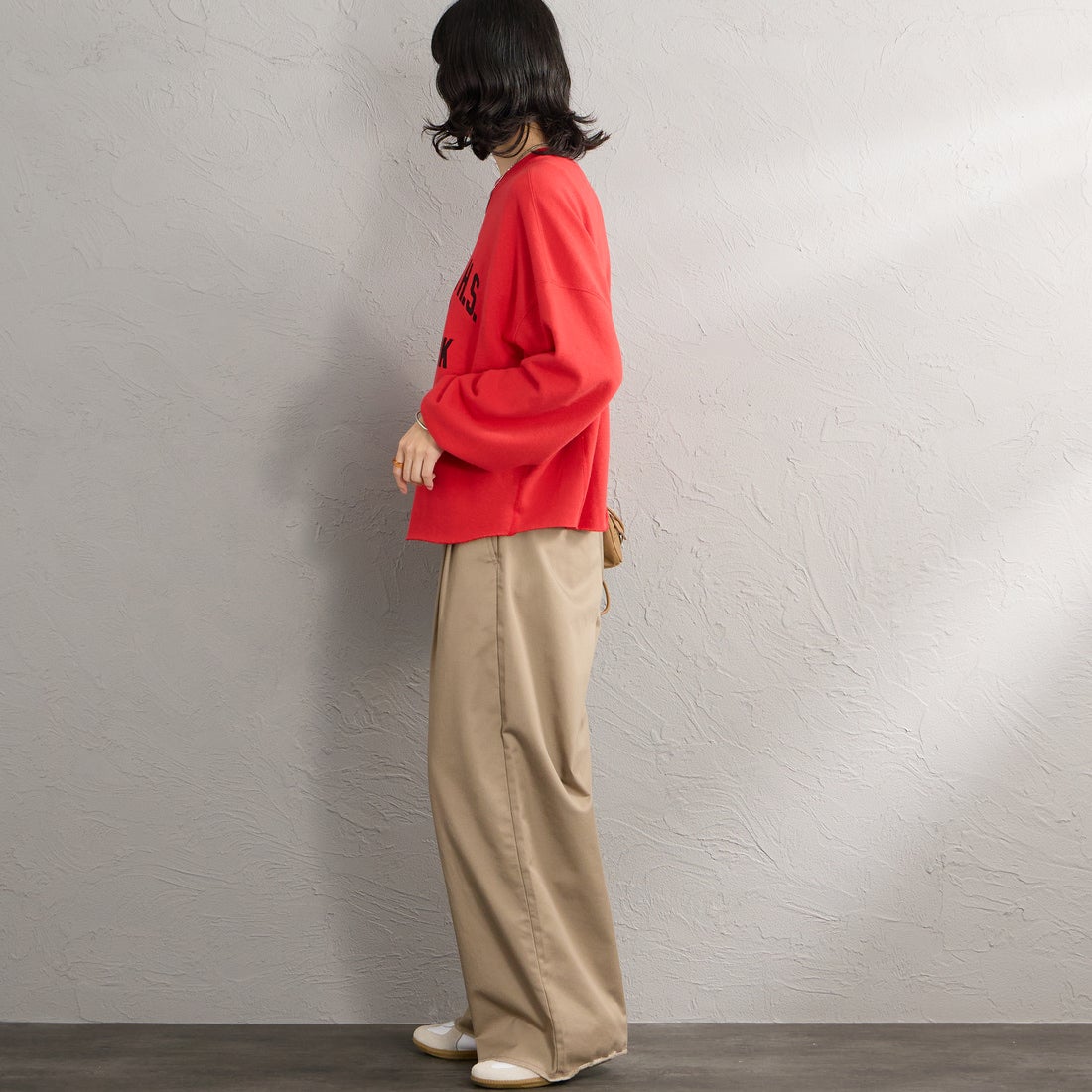 Americana × JEANS FACTORY [アメリカーナ × ジーンズファクトリー] 別注 カレッジロゴプリント カットオフスウェット [ASO-899-1-JF] ﾚｯﾄﾞ &&モデル身長：162cm 着用サイズ：ONE SIZE&&