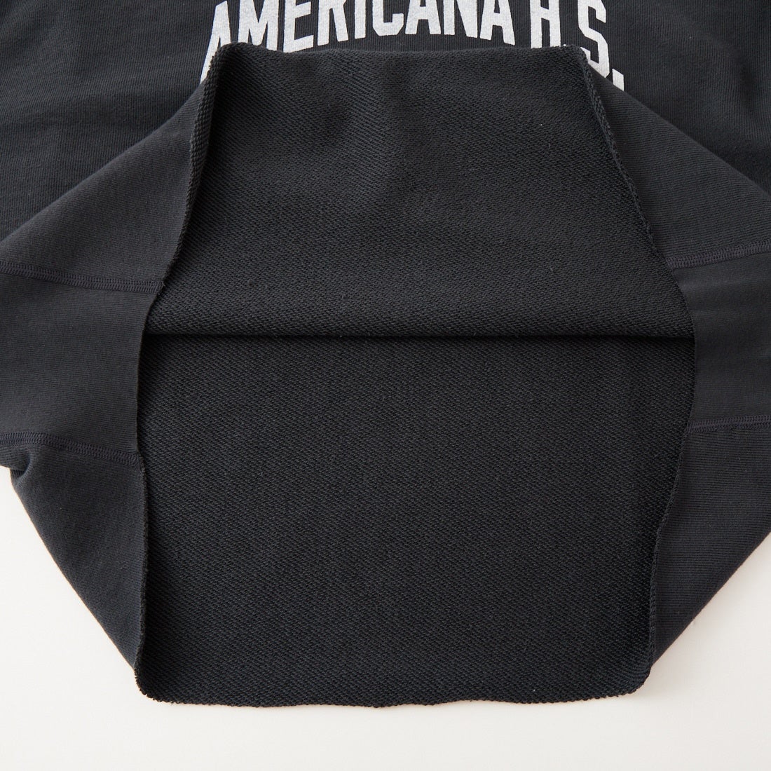 Americana × JEANS FACTORY [アメリカーナ × ジーンズファクトリー] 別注 カレッジロゴプリント カットオフスウェット [ASO-899-1-JF] ｽﾐｸﾛ