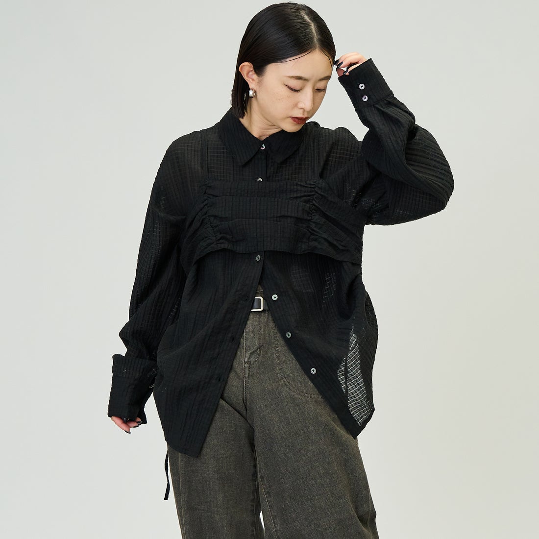 nenom [ネノム] マルチWAY ビスチェセットシャツブラウス [NE26322026] 09 BLACK &&モデル身長：150cm 着用サイズ：F&&