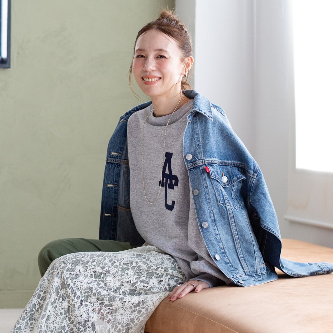 Americana × JEANS FACTORY [アメリカーナ × ジーンズファクトリー] 別注 AC ワッペン カットオフスウェット [ASO-899-2-JF] ﾓｸｸﾞﾚｰ &&モデル身長：153cm 着用サイズ：ONE SIZE&&
