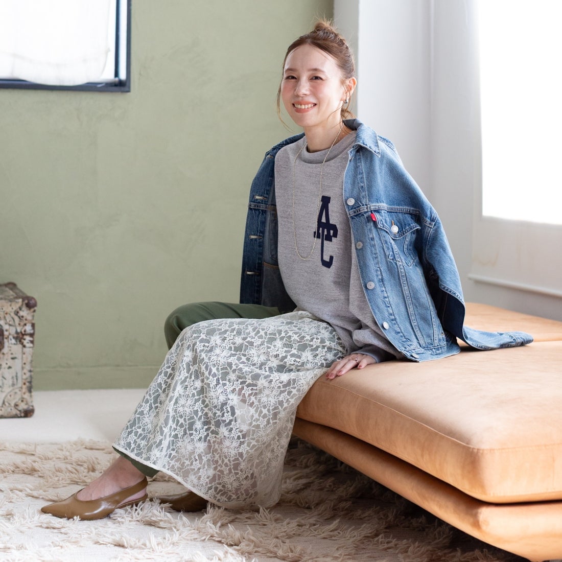 Americana × JEANS FACTORY [アメリカーナ × ジーンズファクトリー] 別注 AC ワッペン カットオフスウェット [ASO-899-2-JF] ﾓｸｸﾞﾚｰ &&モデル身長：150cm 着用サイズ：ONE SIZE&&