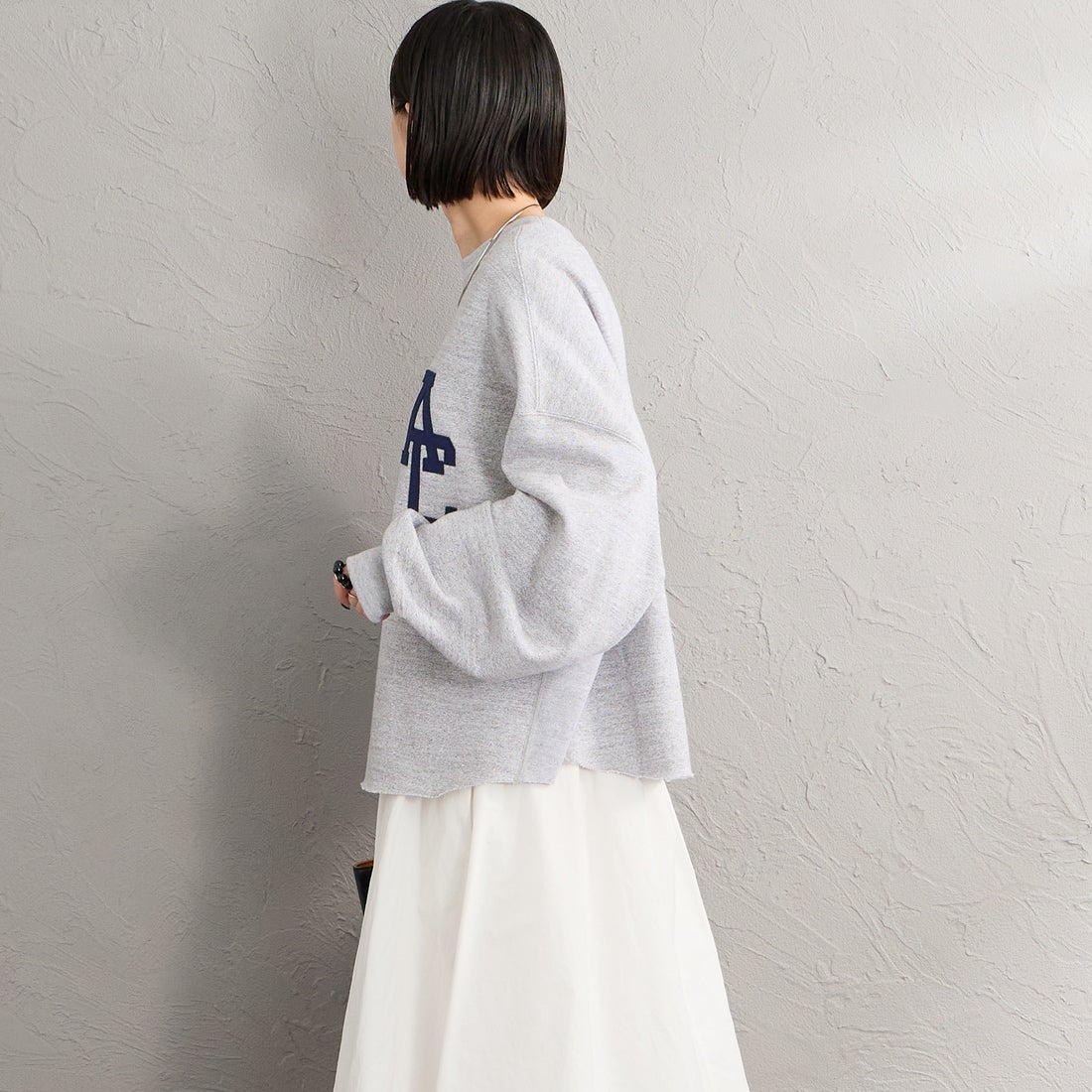 Americana × JEANS FACTORY [アメリカーナ × ジーンズファクトリー] 別注 AC ワッペン カットオフスウェット [ASO-899-2-JF] ﾓｸｸﾞﾚｰ &&モデル身長：150cm 着用サイズ：ONE SIZE&&