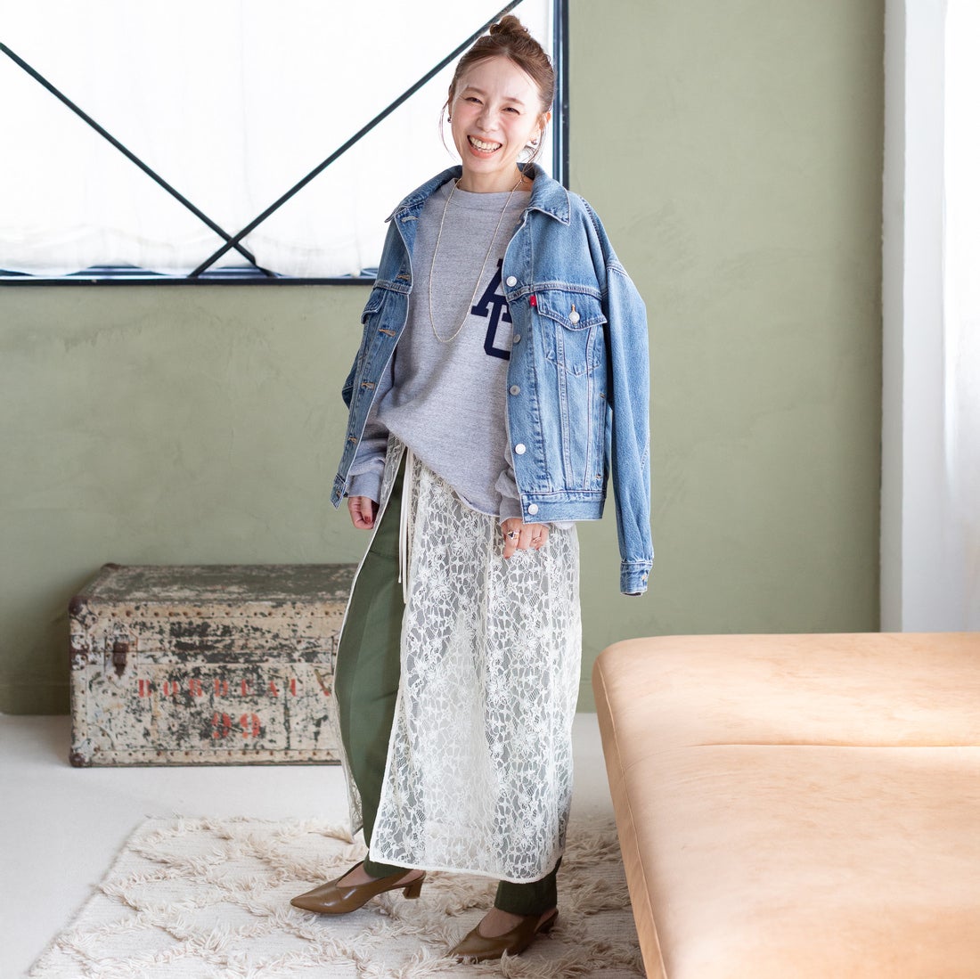 Americana × JEANS FACTORY [アメリカーナ × ジーンズファクトリー] 別注 AC ワッペン カットオフスウェット [ASO-899-2-JF] ﾓｸｸﾞﾚｰ &&モデル身長：150cm 着用サイズ：ONE SIZE&&