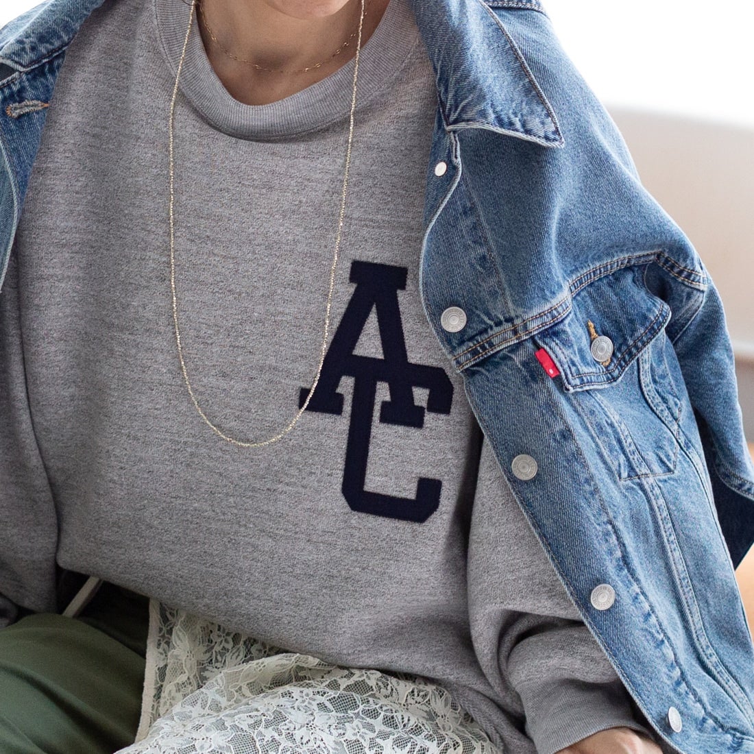 Americana × JEANS FACTORY [アメリカーナ × ジーンズファクトリー] 別注 AC ワッペン カットオフスウェット [ASO-899-2-JF] ﾓｸｸﾞﾚｰ &&モデル身長：150cm 着用サイズ：ONE SIZE&&