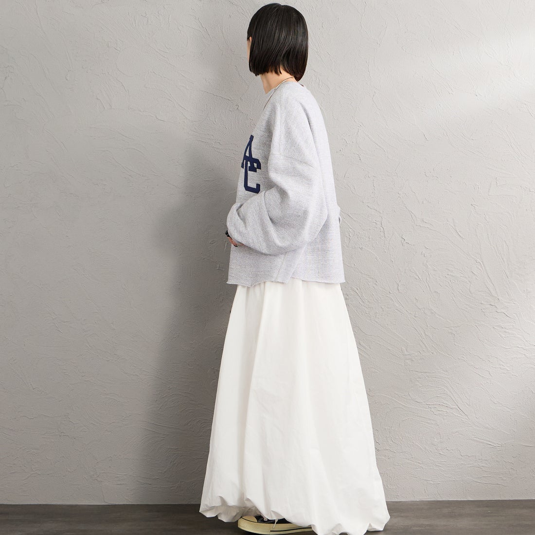 Americana × JEANS FACTORY [アメリカーナ × ジーンズファクトリー] 別注 AC ワッペン カットオフスウェット [ASO-899-2-JF] ﾓｸｸﾞﾚｰ &&モデル身長：150cm 着用サイズ：ONE SIZE&&
