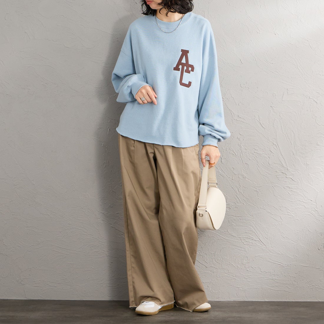 Americana × JEANS FACTORY [アメリカーナ × ジーンズファクトリー] 別注 AC ワッペン カットオフスウェット [ASO-899-2-JF] ﾌﾞﾙｰｸﾞﾚｰ &&モデル身長：162cm 着用サイズ：ONE SIZE&&