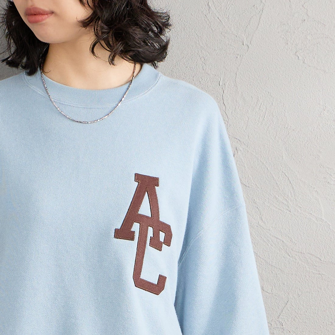 Americana × JEANS FACTORY [アメリカーナ × ジーンズファクトリー] 別注 AC ワッペン カットオフスウェット [ASO-899-2-JF] ﾌﾞﾙｰｸﾞﾚｰ &&モデル身長：162cm 着用サイズ：ONE SIZE&&