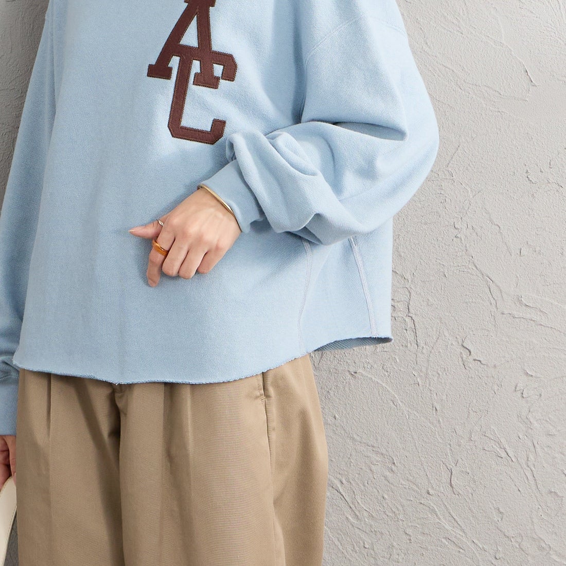 Americana × JEANS FACTORY [アメリカーナ × ジーンズファクトリー] 別注 AC ワッペン カットオフスウェット [ASO-899-2-JF] ﾌﾞﾙｰｸﾞﾚｰ &&モデル身長：162cm 着用サイズ：ONE SIZE&&