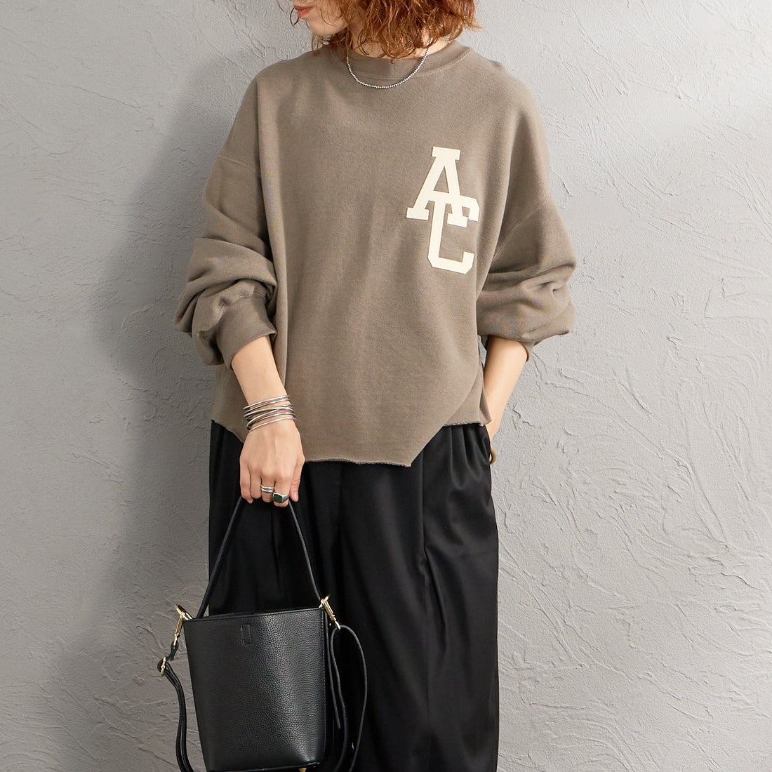 Americana × JEANS FACTORY [アメリカーナ × ジーンズファクトリー] 別注 AC ワッペン カットオフスウェット [ASO-899-2-JF] ｸﾞﾚｰﾌﾞﾗｳﾝ &&モデル身長：158cm 着用サイズ：ONE SIZE&&