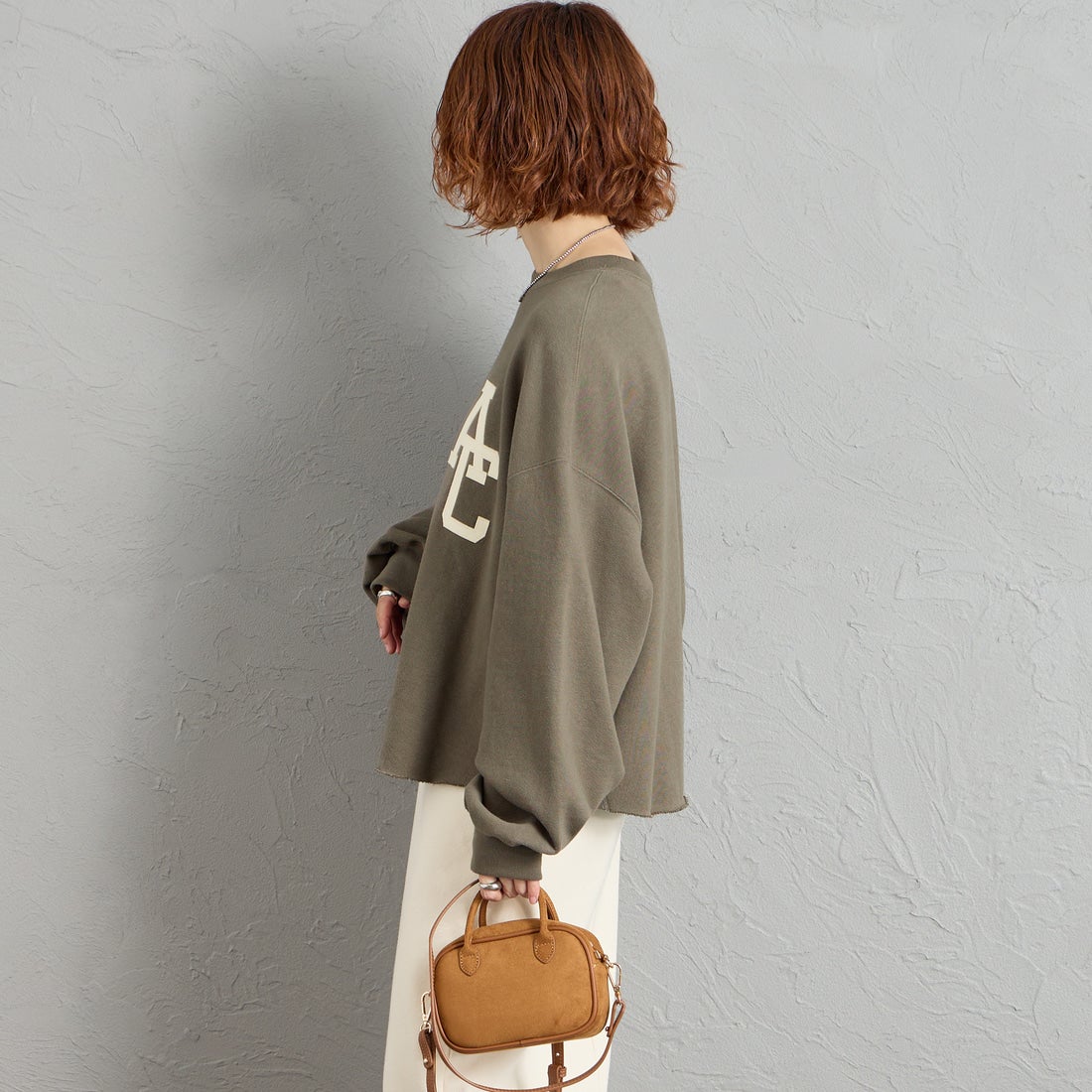 Americana × JEANS FACTORY [アメリカーナ × ジーンズファクトリー] 別注 AC ワッペン カットオフスウェット [ASO-899-2-JF] ｸﾞﾚｰﾌﾞﾗｳﾝ &&モデル身長：158cm 着用サイズ：ONE SIZE&&