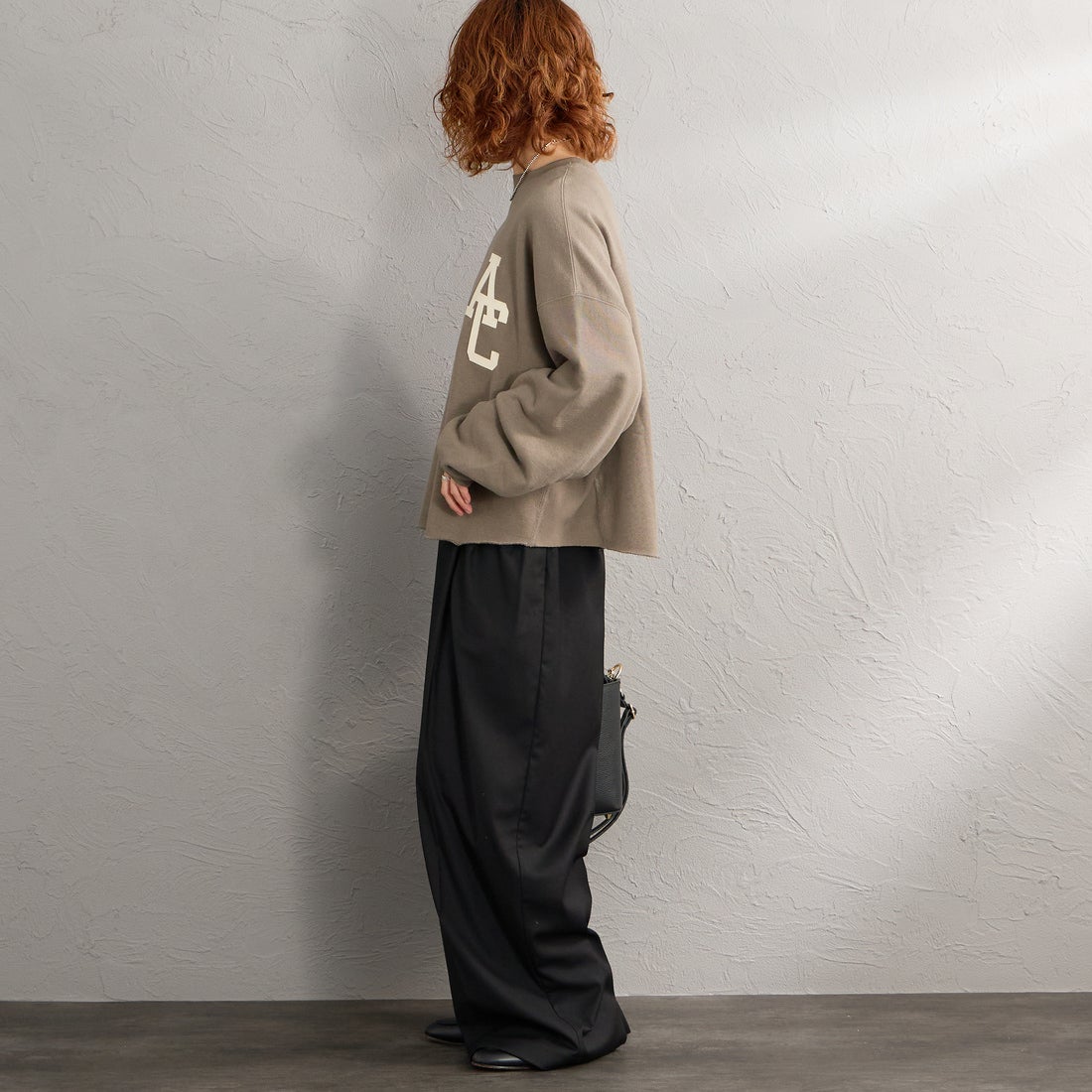 Americana × JEANS FACTORY [アメリカーナ × ジーンズファクトリー] 別注 AC ワッペン カットオフスウェット [ASO-899-2-JF] ｸﾞﾚｰﾌﾞﾗｳﾝ &&モデル身長：158cm 着用サイズ：ONE SIZE&&