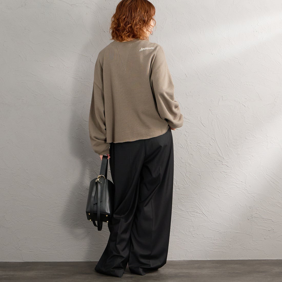Americana × JEANS FACTORY [アメリカーナ × ジーンズファクトリー] 別注 AC ワッペン カットオフスウェット [ASO-899-2-JF] ｸﾞﾚｰﾌﾞﾗｳﾝ &&モデル身長：158cm 着用サイズ：ONE SIZE&&