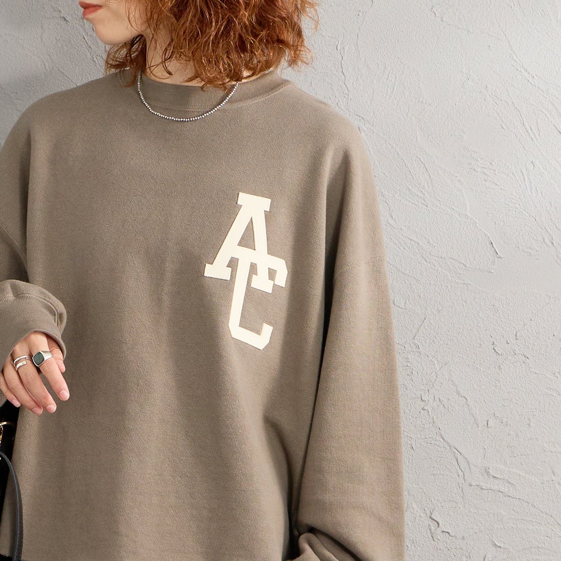 Americana × JEANS FACTORY [アメリカーナ × ジーンズファクトリー] 別注 AC ワッペン カットオフスウェット [ASO-899-2-JF] ｸﾞﾚｰﾌﾞﾗｳﾝ &&モデル身長：158cm 着用サイズ：ONE SIZE&&