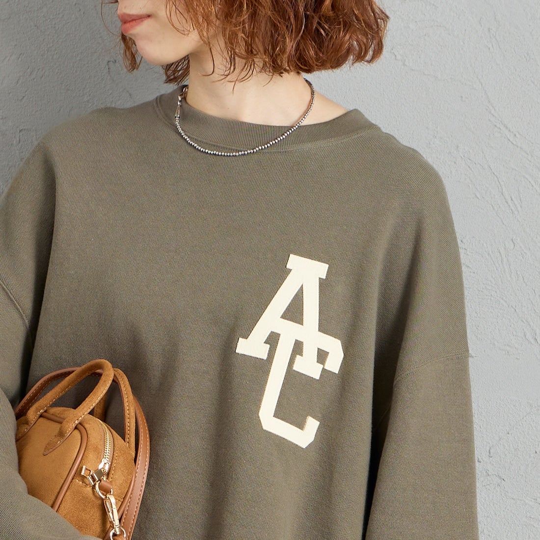 Americana × JEANS FACTORY [アメリカーナ × ジーンズファクトリー] 別注 AC ワッペン カットオフスウェット [ASO-899-2-JF] ｸﾞﾚｰﾌﾞﾗｳﾝ &&モデル身長：158cm 着用サイズ：ONE SIZE&&