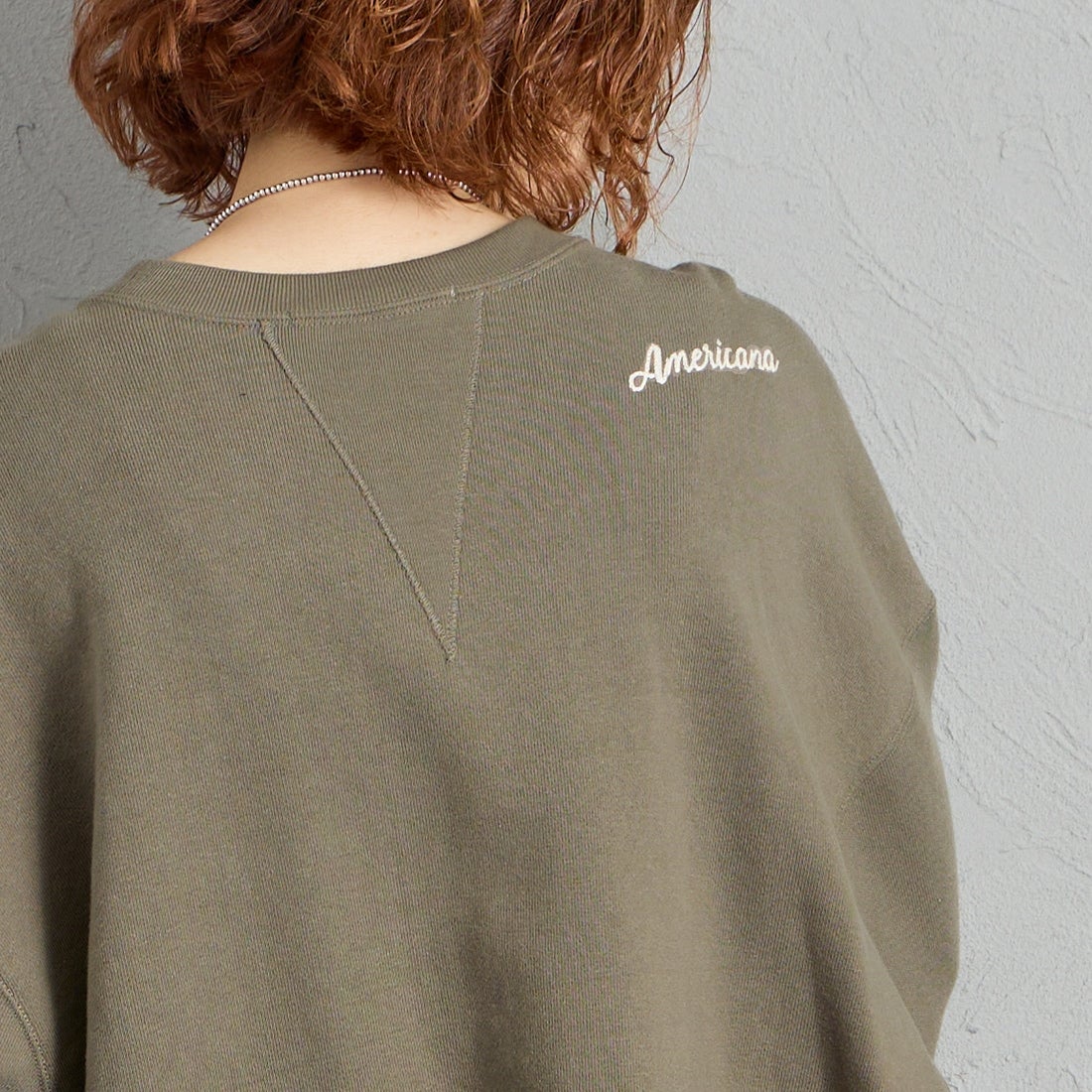 Americana × JEANS FACTORY [アメリカーナ × ジーンズファクトリー] 別注 AC ワッペン カットオフスウェット [ASO-899-2-JF] ｸﾞﾚｰﾌﾞﾗｳﾝ &&モデル身長：158cm 着用サイズ：ONE SIZE&&