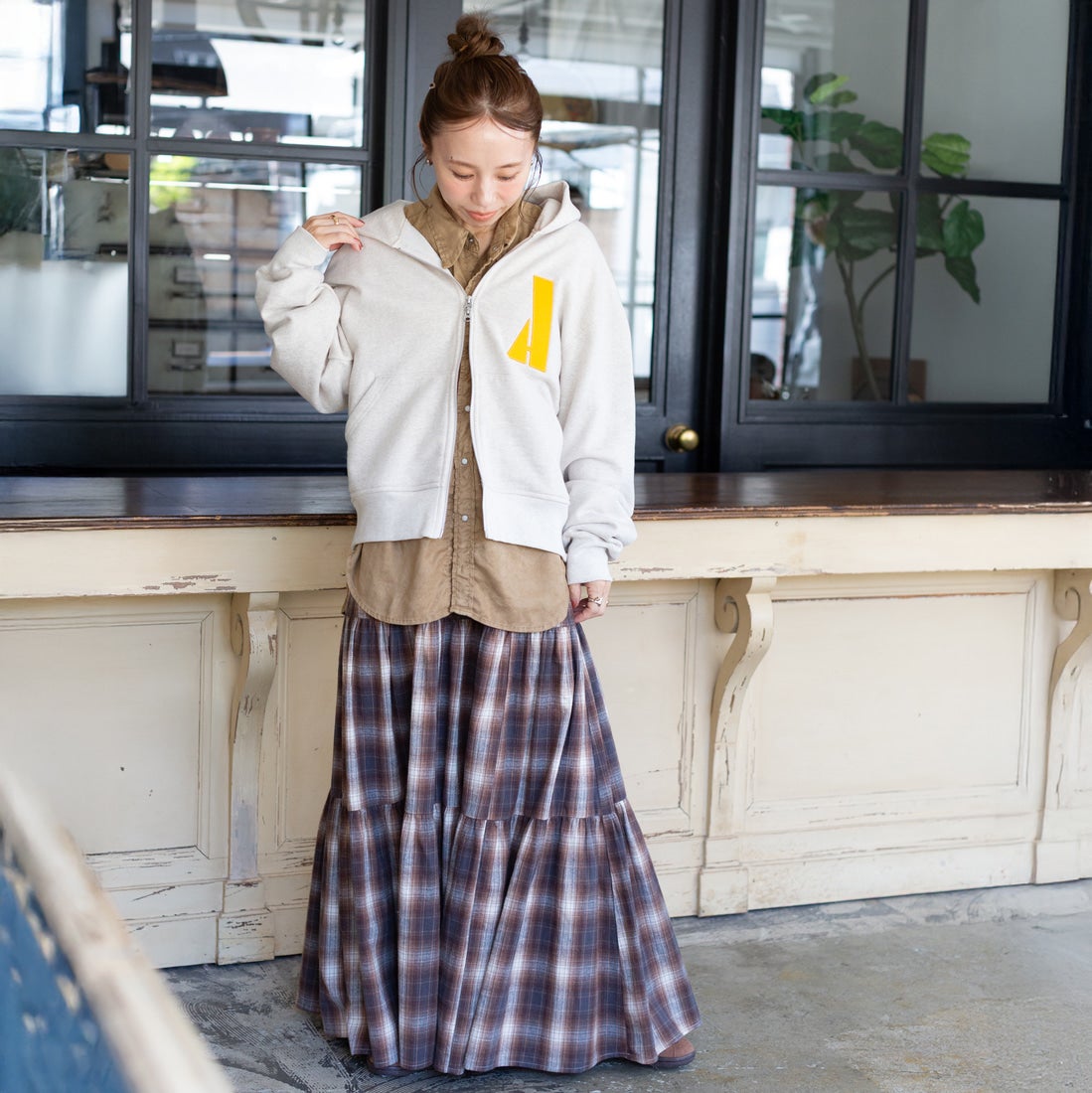 Americana × JEANS FACTORY [アメリカーナ × ジーンズファクトリー] 別注 AMRCN バックプリント ジップフードパーカー [ASO-900-JF] ｵｰﾄﾐｰﾙ &&モデル身長：153cm 着用サイズ：ONE SIZE&&