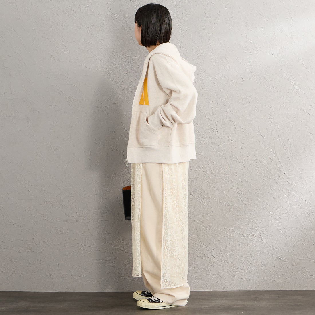 Americana × JEANS FACTORY [アメリカーナ × ジーンズファクトリー] 別注 AMRCN バックプリント ジップフードパーカー [ASO-900-JF] ｵｰﾄﾐｰﾙ &&モデル身長：150cm 着用サイズ：ONE SIZE&&