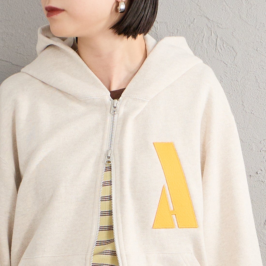 Americana × JEANS FACTORY [アメリカーナ × ジーンズファクトリー] 別注 AMRCN バックプリント ジップフードパーカー [ASO-900-JF] ｵｰﾄﾐｰﾙ &&モデル身長：150cm 着用サイズ：ONE SIZE&&