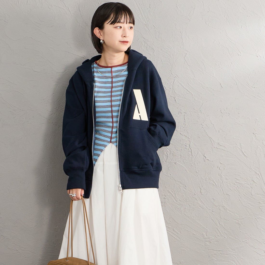 Americana × JEANS FACTORY [アメリカーナ × ジーンズファクトリー] 別注 AMRCN バックプリント ジップフードパーカー [ASO-900-JF] ﾈｲﾋﾞｰ &&モデル身長：150cm 着用サイズ：ONE SIZE&&