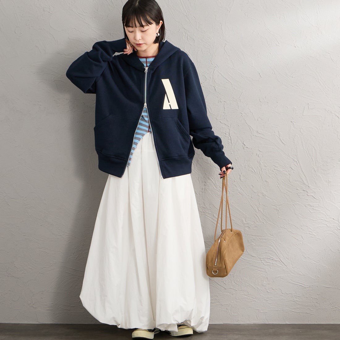 Americana × JEANS FACTORY [アメリカーナ × ジーンズファクトリー] 別注 AMRCN バックプリント ジップフードパーカー [ASO-900-JF] ﾈｲﾋﾞｰ &&モデル身長：150cm 着用サイズ：ONE SIZE&&