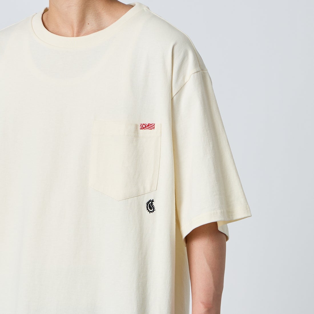 ELEPHANT [エレファント] 別注 バックロゴ刺繍Tシャツ [26PK-C003-JF] WHITE &&モデル身長：177cm 着用サイズ：XL&&