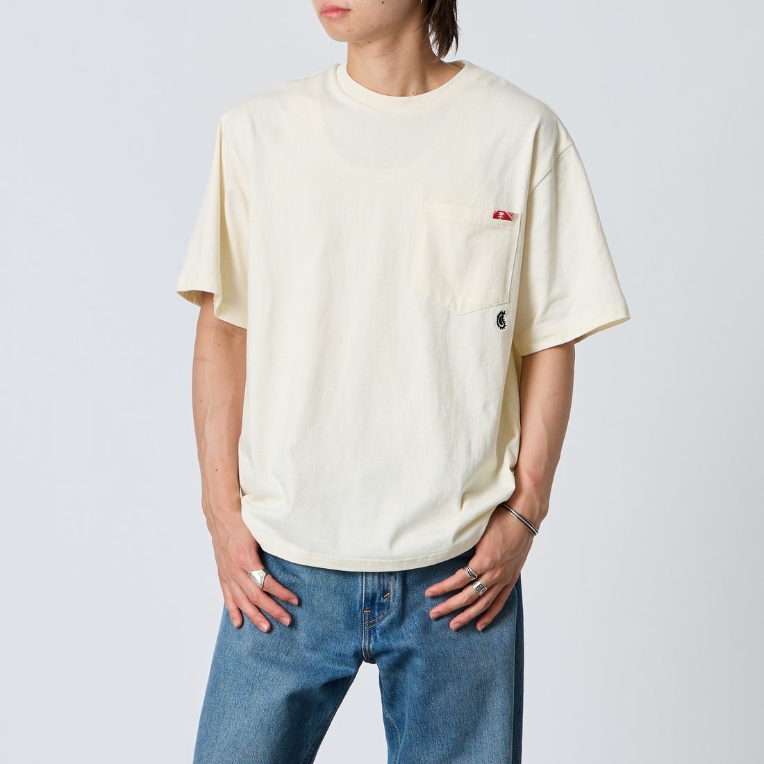 ELEPHANT [エレファント] 別注 バックロゴ刺繍Tシャツ [26PK-C003-JF] WHITE &&モデル身長：177cm 着用サイズ：M&&